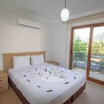 Prestij Amintas 4+1 Villa, Oezel Havuzlu, וילה